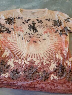 Women's Graphic Tee - Pink and Cream Western Design